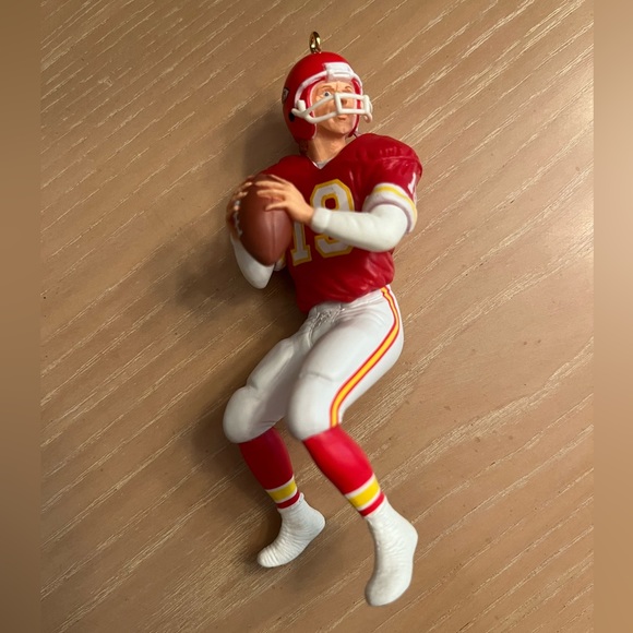 Hallmark Keepsake Ornament. Joe Montana - Kansas City Chiefs. 1995. QXI6207. - Picture 3 of 5